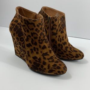 Nicepaip of lepoard print ankle boots size7. 5